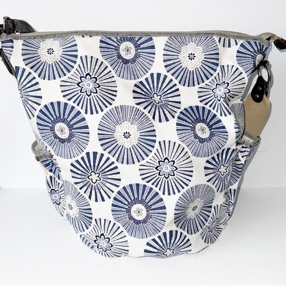 Oioi Be Spicy Diaper Bag Messenger Navy Medallion on Ivory Design - Picture 3 of 15